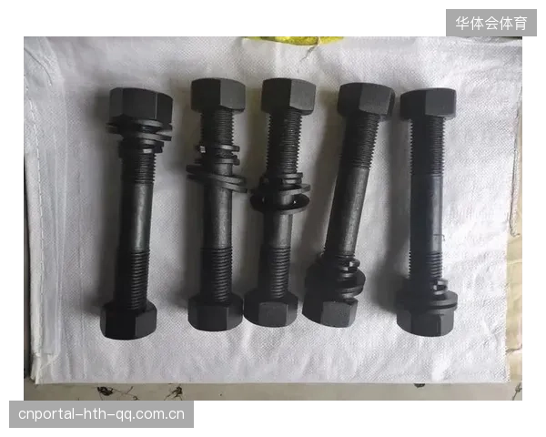 赛车发动机外围支架螺丝的“秘密武器”：如何选择让发动机更强健、更稳定？